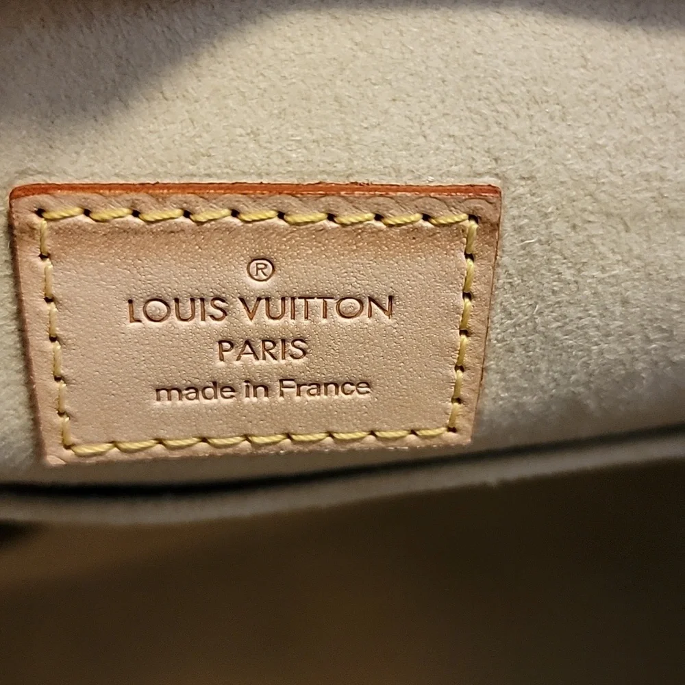 Louis Vuitton Hudson Crossbody Bag - Picture 13 of 16